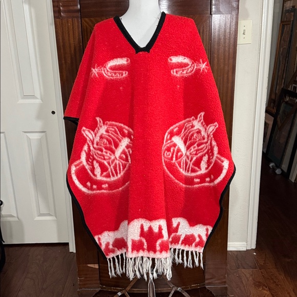 Red and White reversible Poncho - Picture 2 of 4